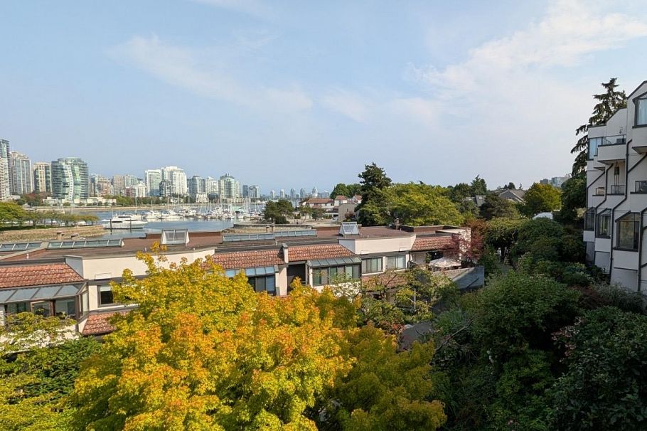 21 1201 Lamey's Mill Road Vancouver, BC - 12