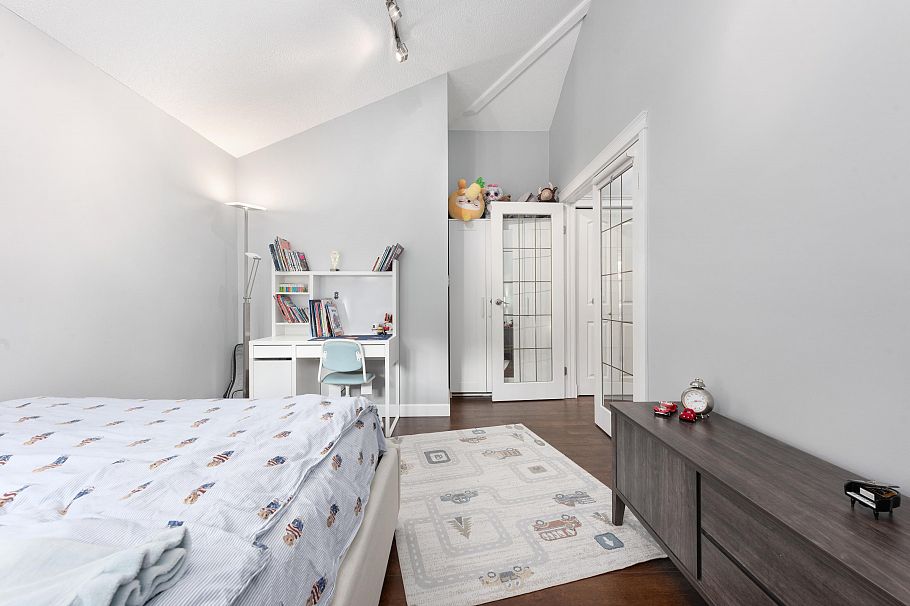 1991 Cedar Village Crescent North Vancouver, BC - 14