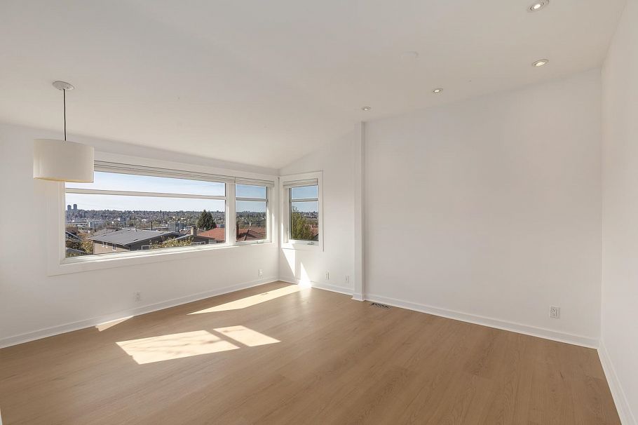 3853 Frances Street Burnaby, BC - 2