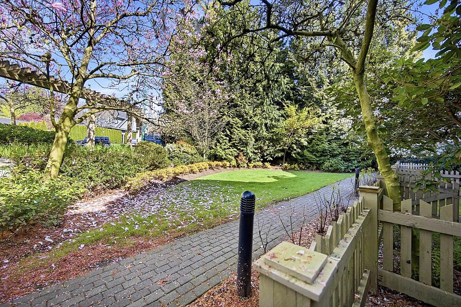 155 1100 E 29th Street North Vancouver, BC - 3