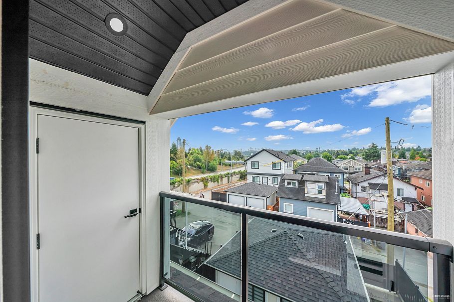 2 3344 Adanac Street Vancouver, BC - 22