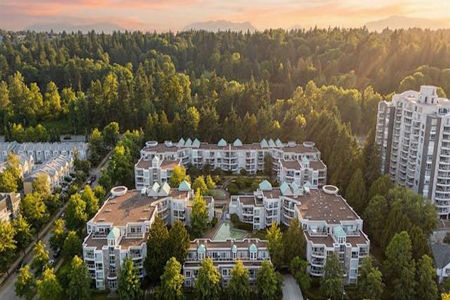 101 8460 Jellicoe Street Vancouver, BC - 1