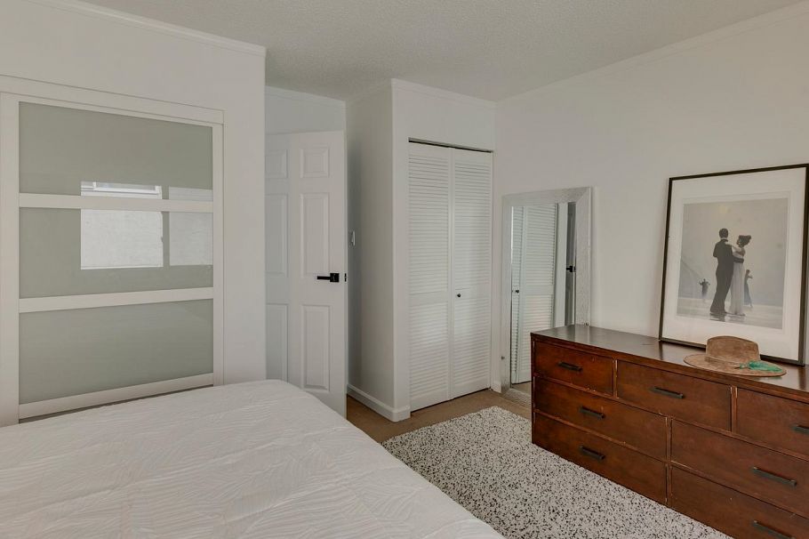 160 W 12th Street North Vancouver, BC - 21