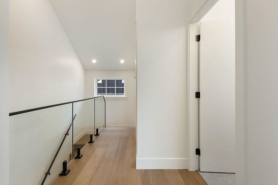 1 552 Kaslo Street Vancouver, BC - 23