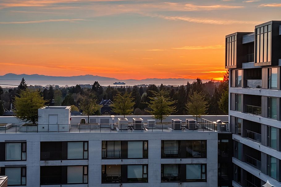 904 1561 W 57th Avenue Vancouver, BC - 2