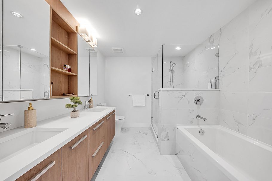 305 2707 Library Lane North Vancouver, BC - 16