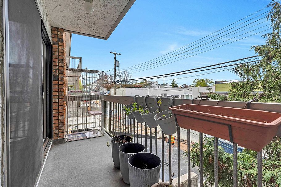 207 2080 Maple Street Vancouver, BC - 17