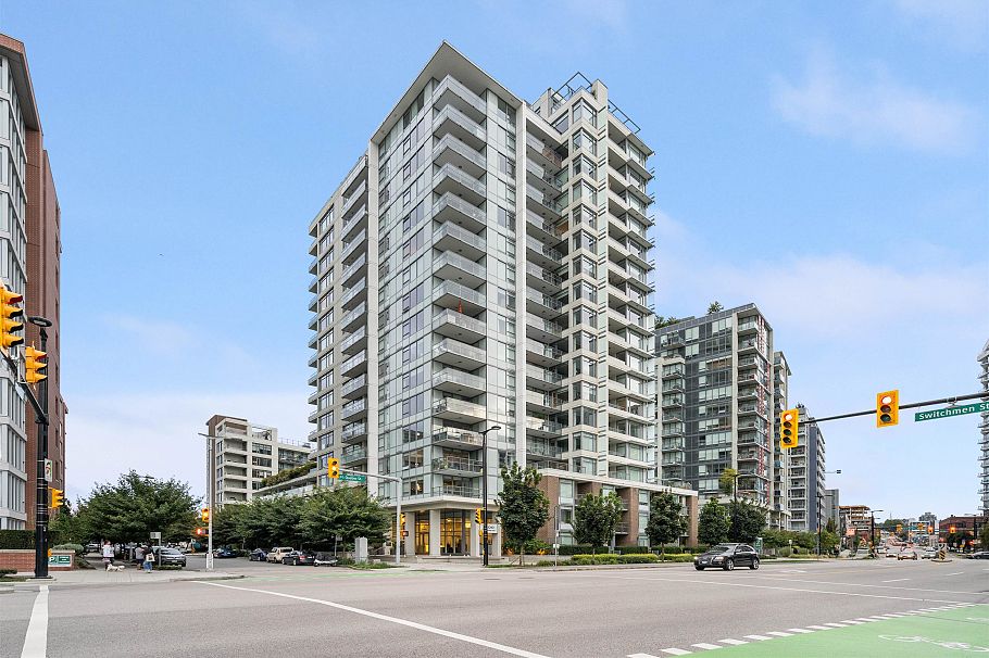 303 110 Switchmen Street Vancouver, BC - 1