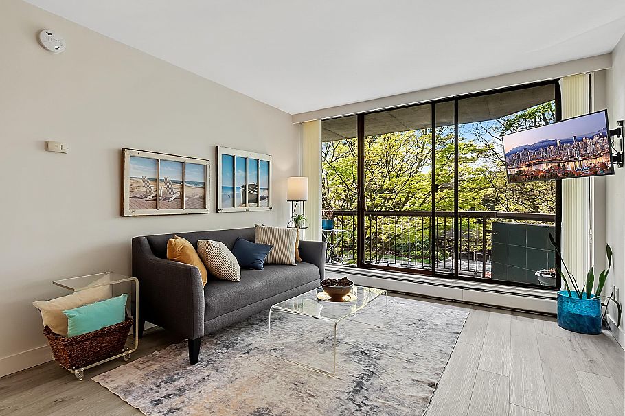 205 2445 W 3rd Avenue Vancouver, BC - 4