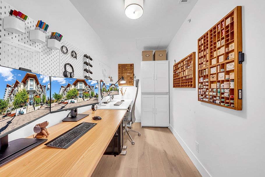 305 2707 Library Lane North Vancouver, BC - 22