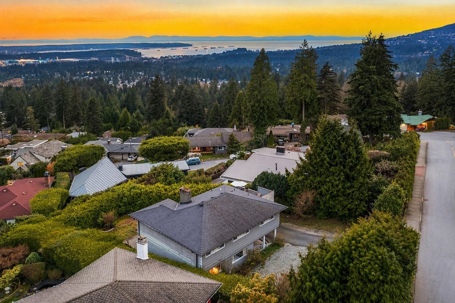 403 Newdale Court North Vancouver, BC - 31