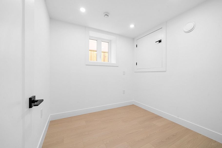 1 7361 Fraser Street Vancouver, BC - 27