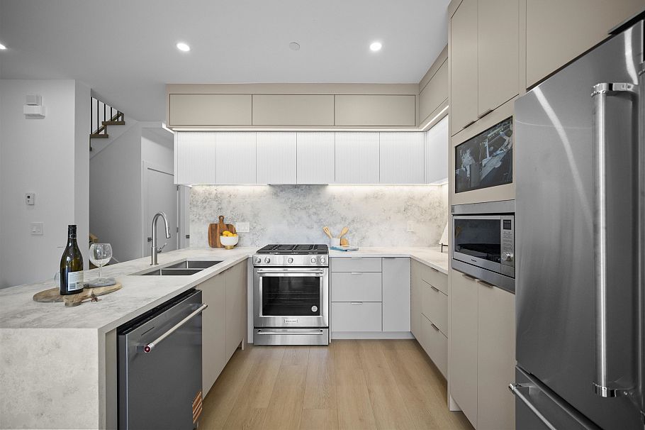 1 3563 E 25th Avenue Vancouver, BC - 7