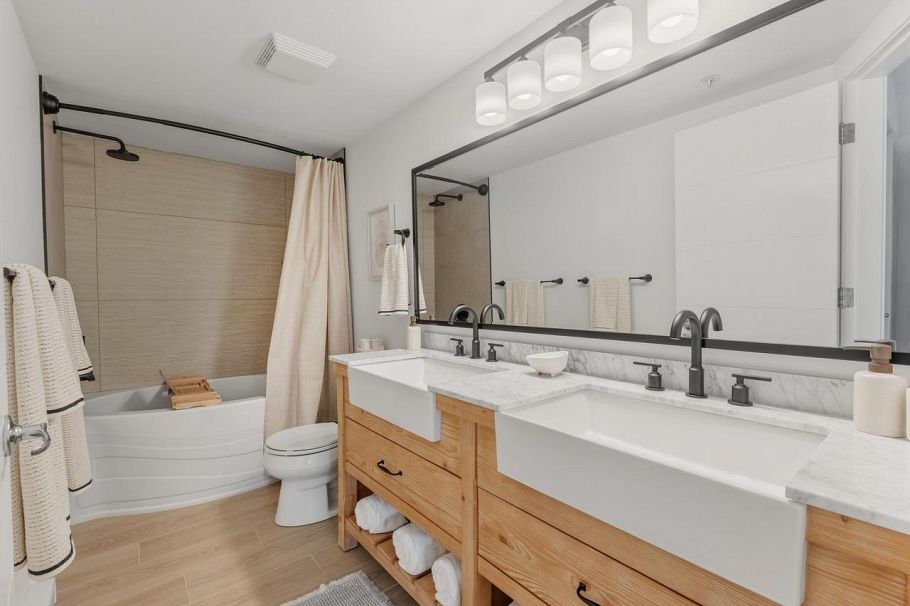 104 365 E 1st Street North Vancouver, BC - 13