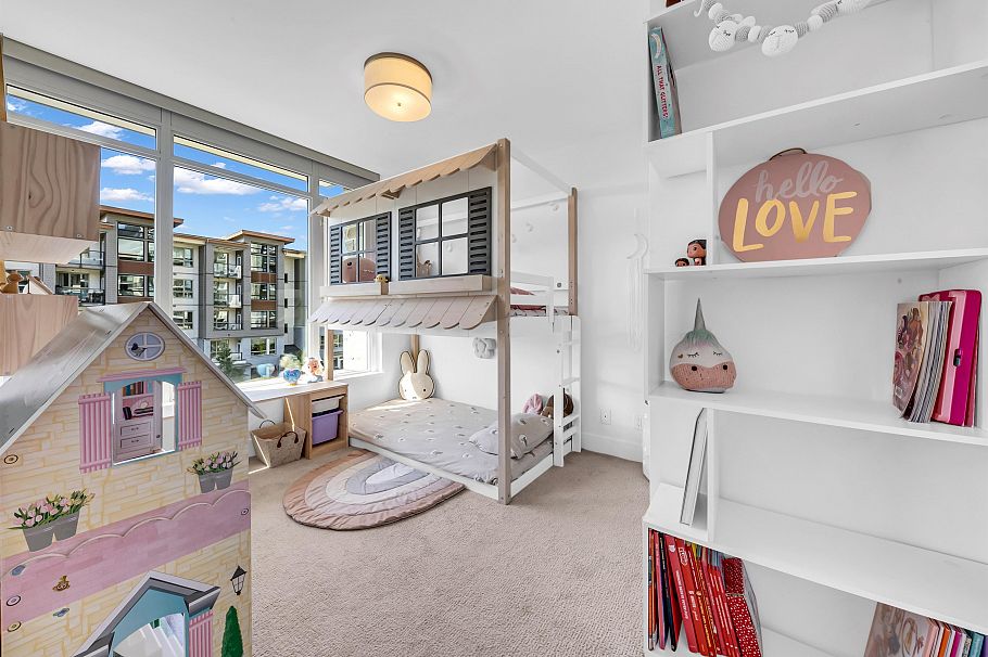 305 2707 Library Lane North Vancouver, BC - 18