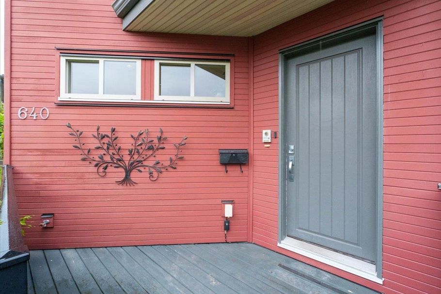 640 W 15th Street North Vancouver, BC - 35