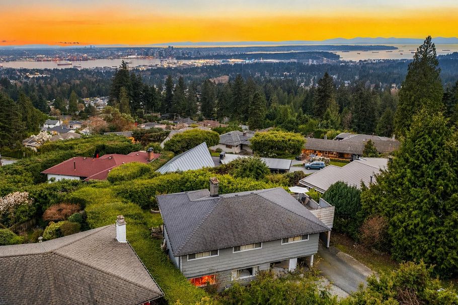 403 Newdale Court North Vancouver, BC - 1