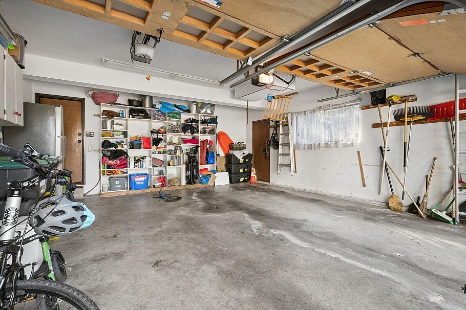 2857 Violet Street North Vancouver, BC - 31