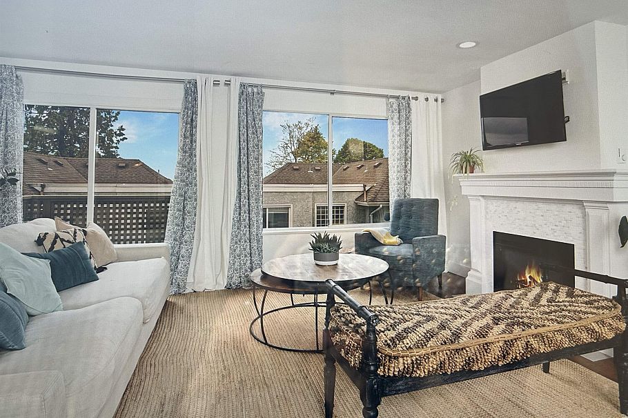 7 232 E 6th Street North Vancouver, BC - 1