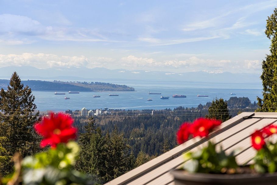 403 Newdale Court North Vancouver, BC - 40