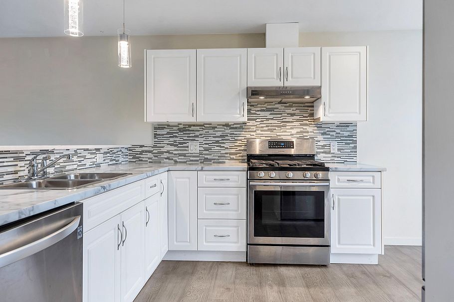 2052 E 41st Avenue Vancouver, BC - 7