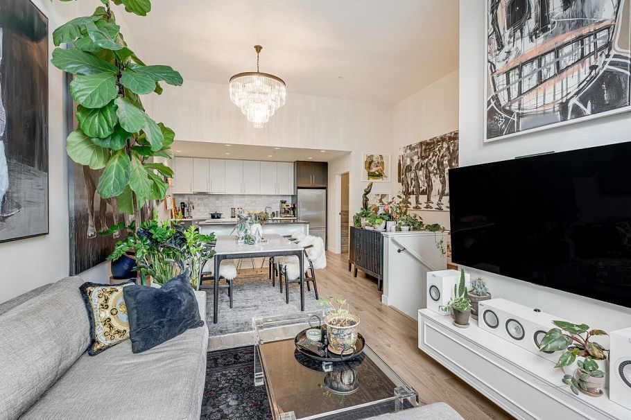 3431 Porter Street Vancouver, BC - 3