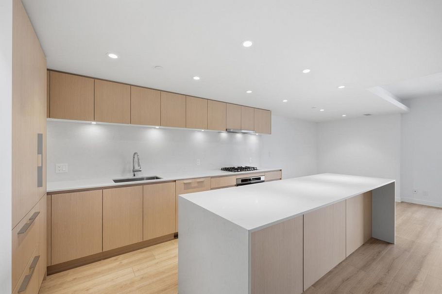 505 1500 Fern Street North Vancouver, BC - 11