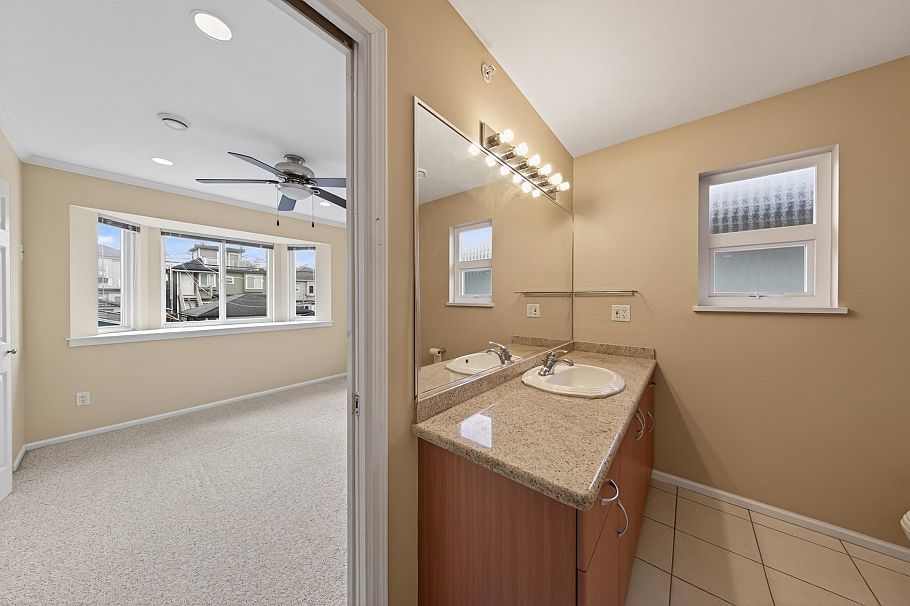 3076 E 27th Avenue Vancouver, BC - 14