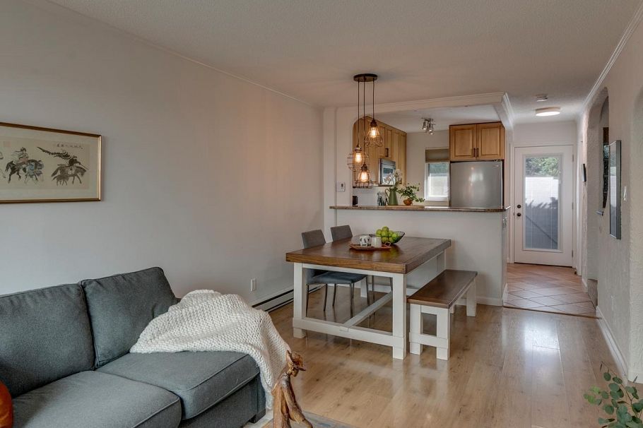 160 W 12th Street North Vancouver, BC - 10