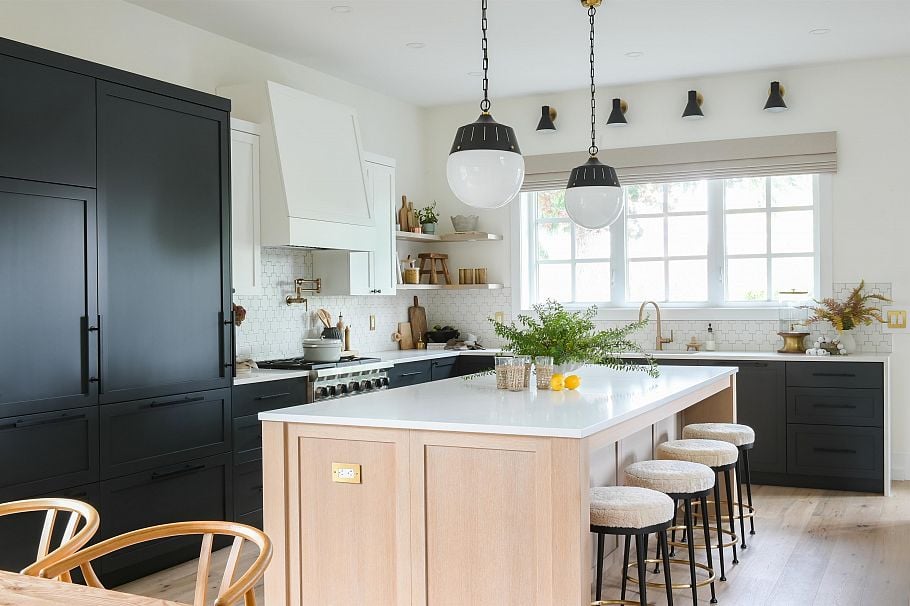 2804 W 34th Avenue Vancouver, BC - 1