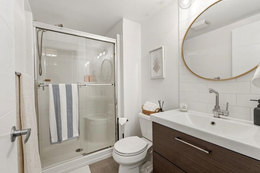 104 365 E 1st Street North Vancouver, BC - 14