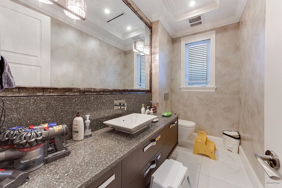 3029 W 45th Avenue Vancouver, BC - 11