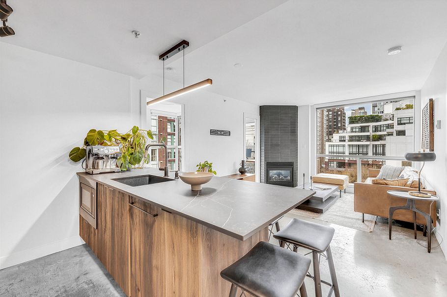 505 928 Richards Street Vancouver, BC - 1