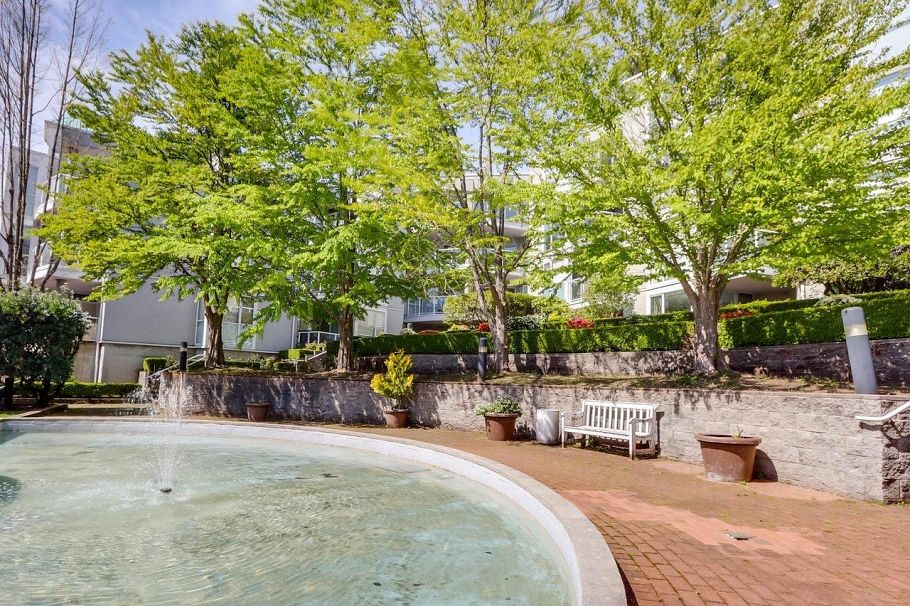 3 8420 Jellicoe Street Vancouver, BC - 1