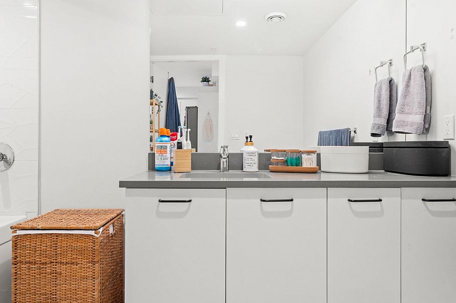 402 1519 Crown Street Vancouver, BC - 32