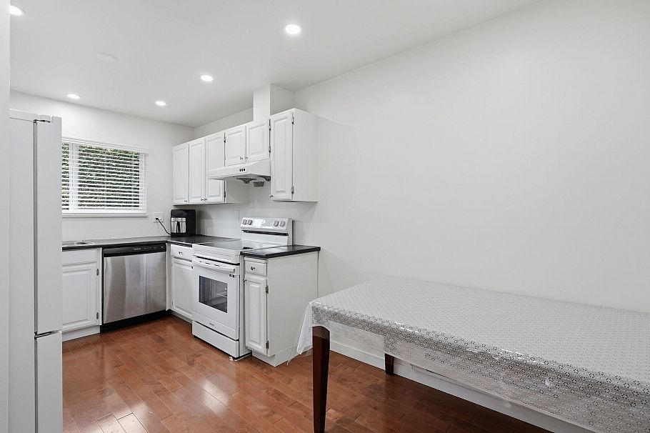 7506 Westbank Place Vancouver, BC - 7