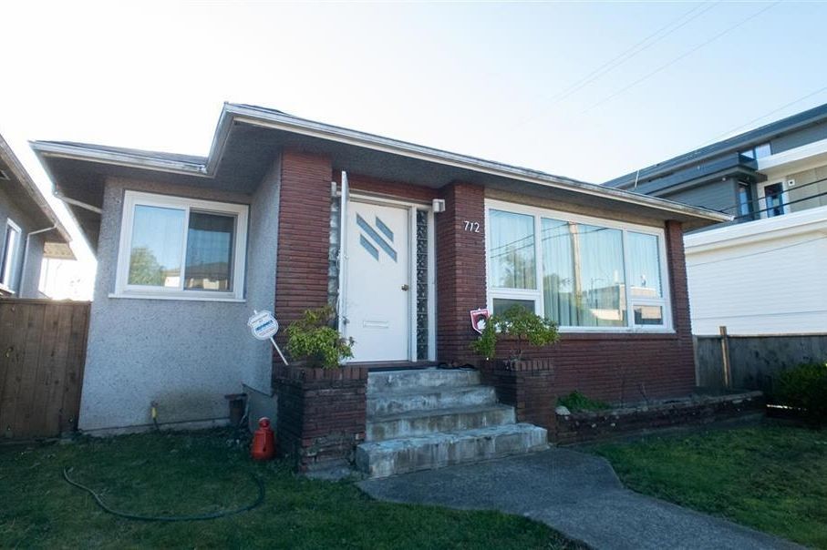 712 E 57 Avenue Vancouver, BC - 1