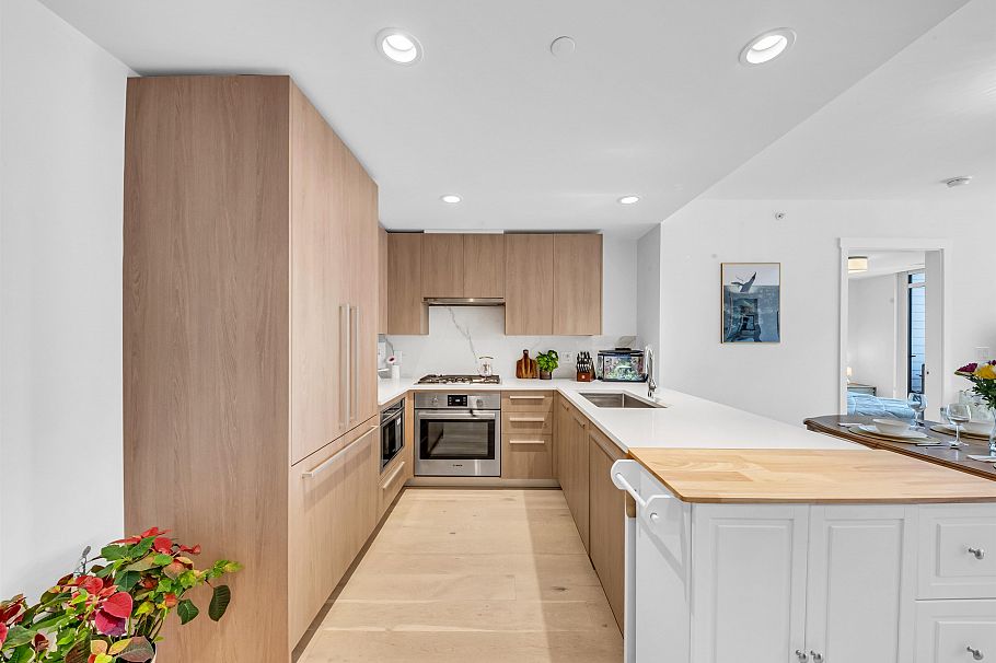 305 2707 Library Lane North Vancouver, BC - 8