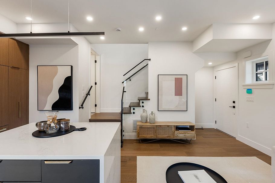 1 552 Kaslo Street Vancouver, BC - 7