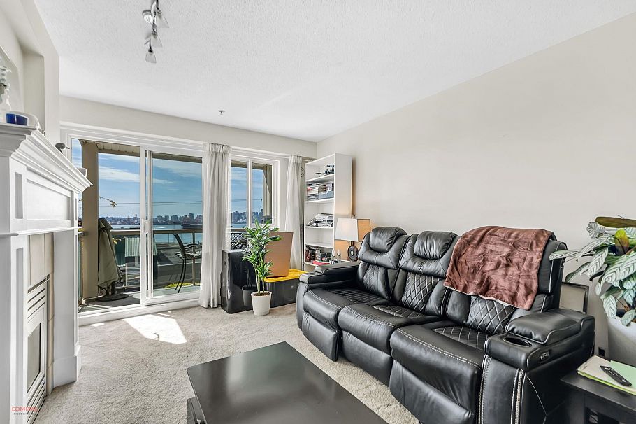 208 333 E 1st Street North Vancouver, BC - 2