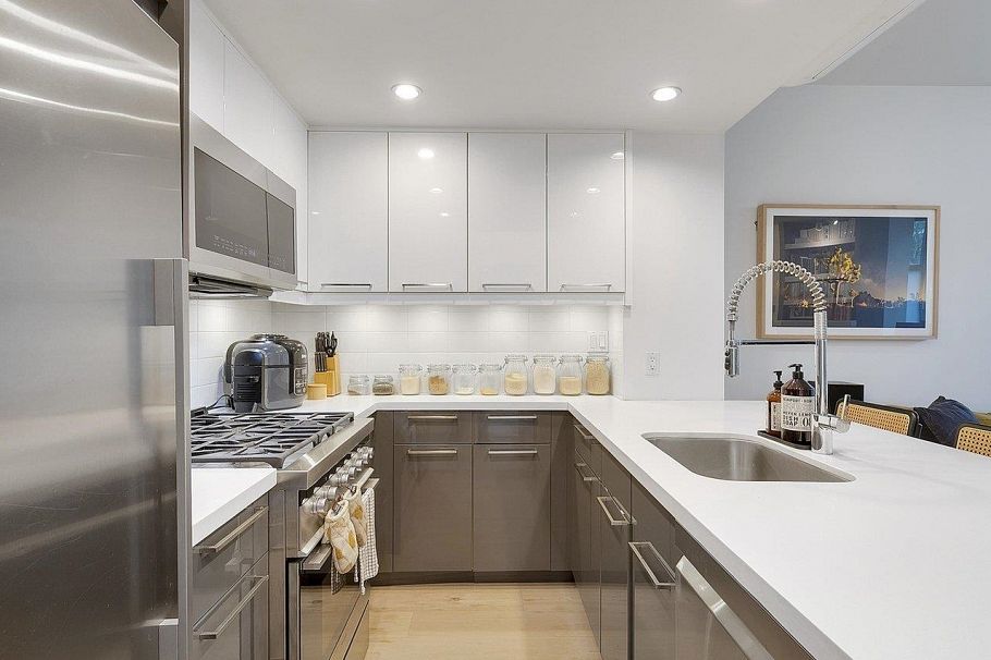 930 Richards Street Vancouver, BC - 8