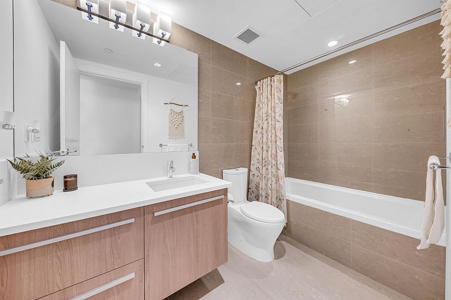 305 2707 Library Lane North Vancouver, BC - 20