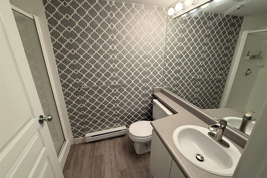 101 8460 Jellicoe Street Vancouver, BC - 12