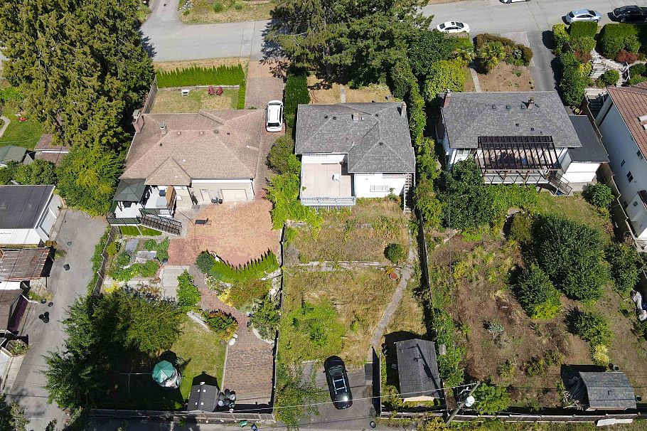 341 W 24th Street North Vancouver, BC - 27