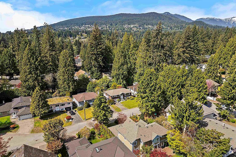1189 Edgewood Place North Vancouver, BC - 33