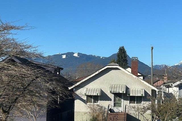 2636 Triumph Street Vancouver, BC - 27