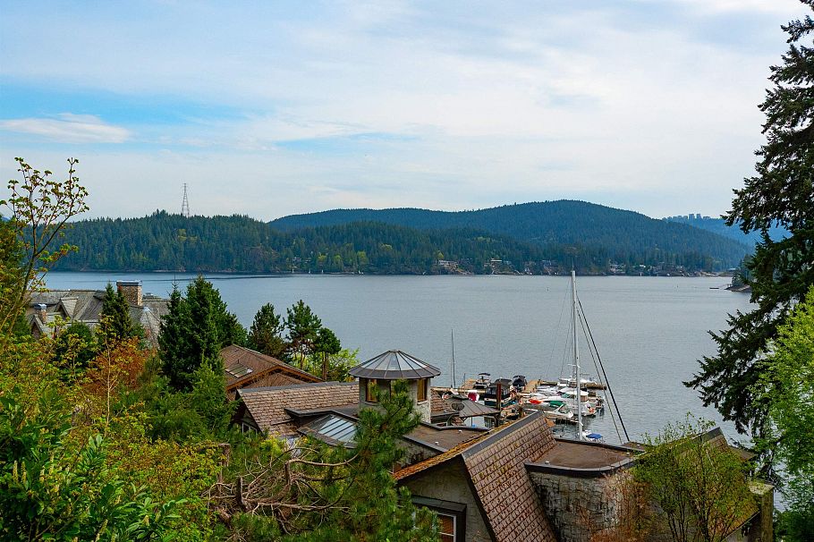 2873 Panorama Drive North Vancouver, BC - 10