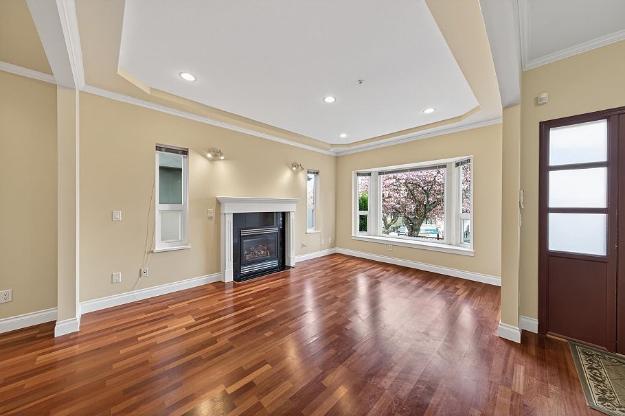 3076 E 27th Avenue Vancouver, BC - 6