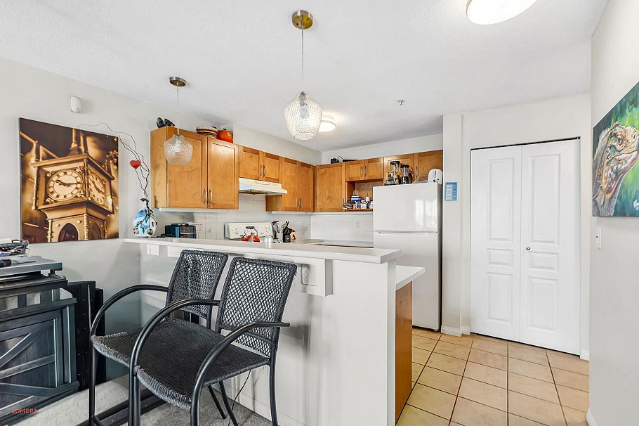 208 333 E 1st Street North Vancouver, BC - 11