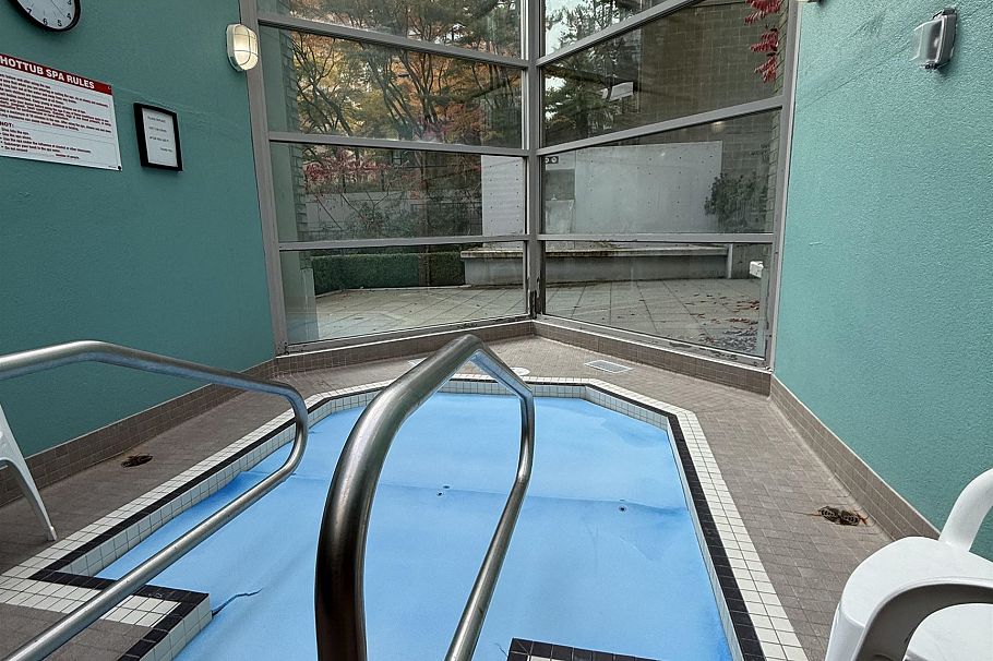 930 Richards Street Vancouver, BC - 28